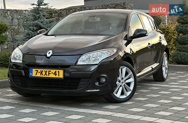 Хэтчбек Renault Megane 2011 в 