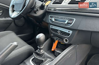 Хэтчбек Renault Megane 2011 в 