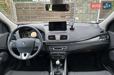 Хэтчбек Renault Megane 2011 в 