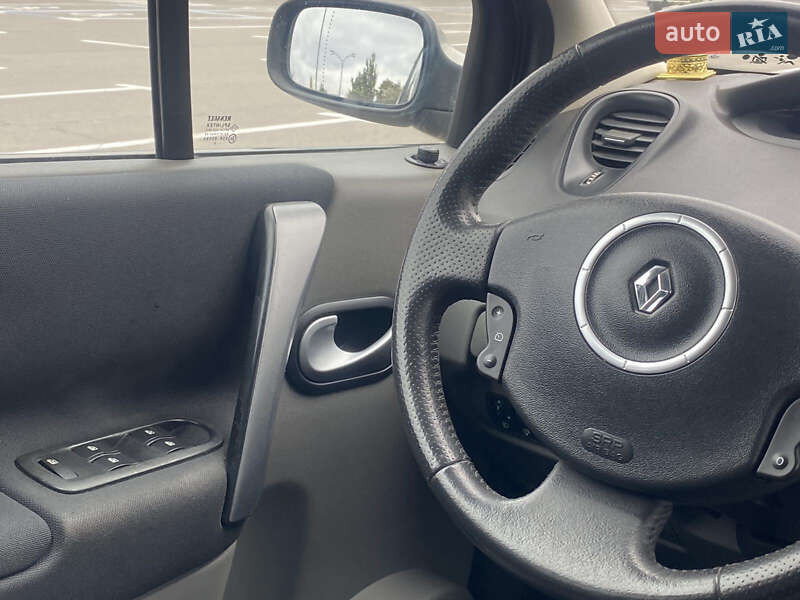 Хэтчбек Renault Megane 2009 в Каменец-Подольском фото 24 Хэтчбек Renault Megane 2009 в Каменец-Подольском