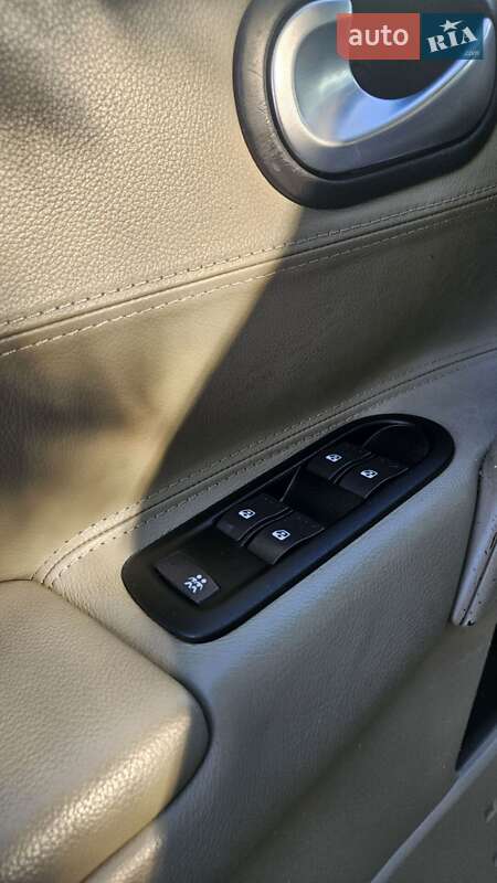 Седан Renault Megane 2003 в Бучаче фото 13 Седан Renault Megane 2003 в Бучаче