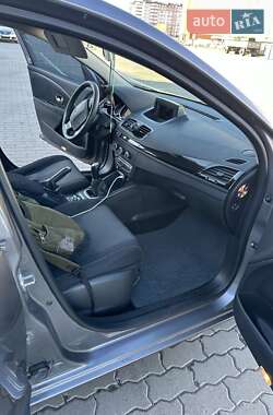 Хэтчбек Renault Megane 2011 в 