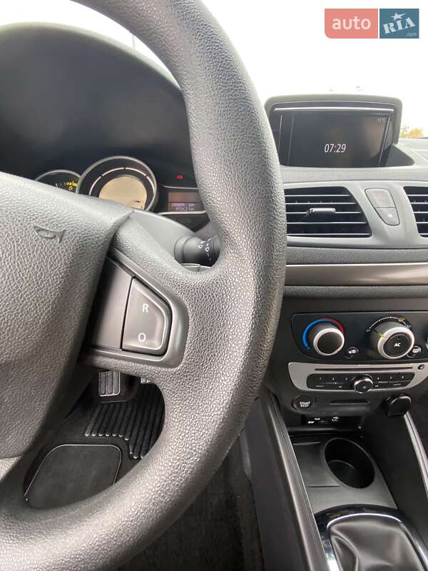 Хетчбек Renault Megane 2014 в Дніпрі фото 35 Хетчбек Renault Megane 2014 в Дніпрі