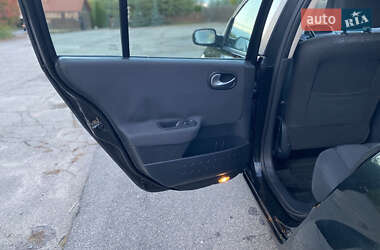 Хетчбек Renault Megane 2006 в  фото 13 Хетчбек Renault Megane 2006 в