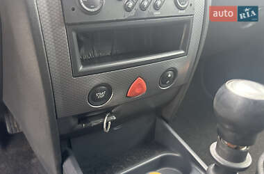 Універсал Renault Megane 2004 в  фото 18 Універсал Renault Megane 2004 в
