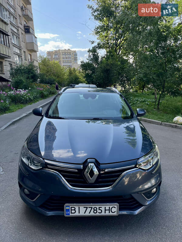 Універсал Renault Megane 2017 в  фото Універсал Renault Megane 2017 в