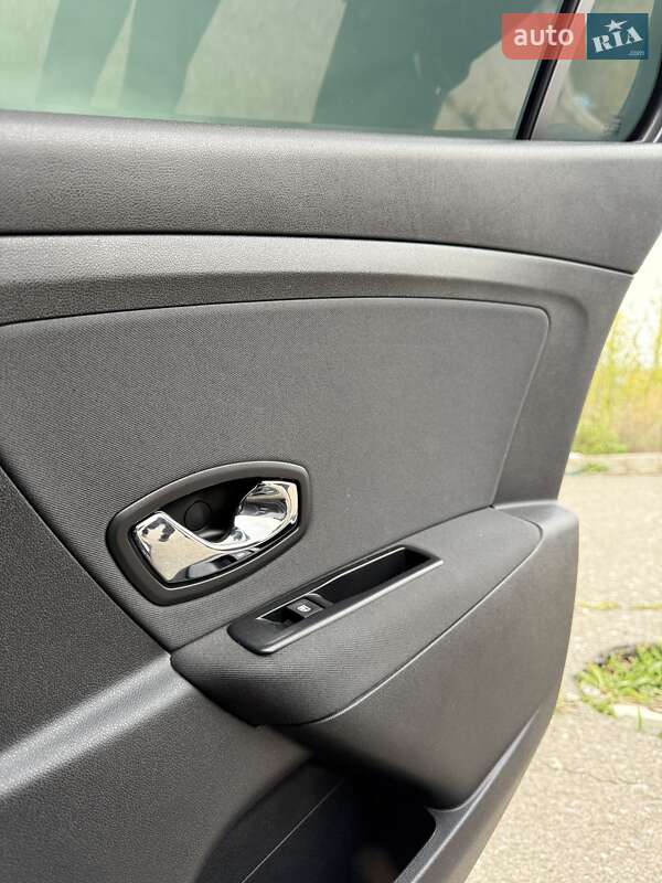 Универсал Renault Megane 2013 в Червонознаменке фото 27 Универсал Renault Megane 2013 в Червонознаменке