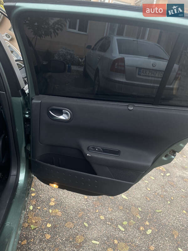 Седан Renault Megane 2006 в Дергачах