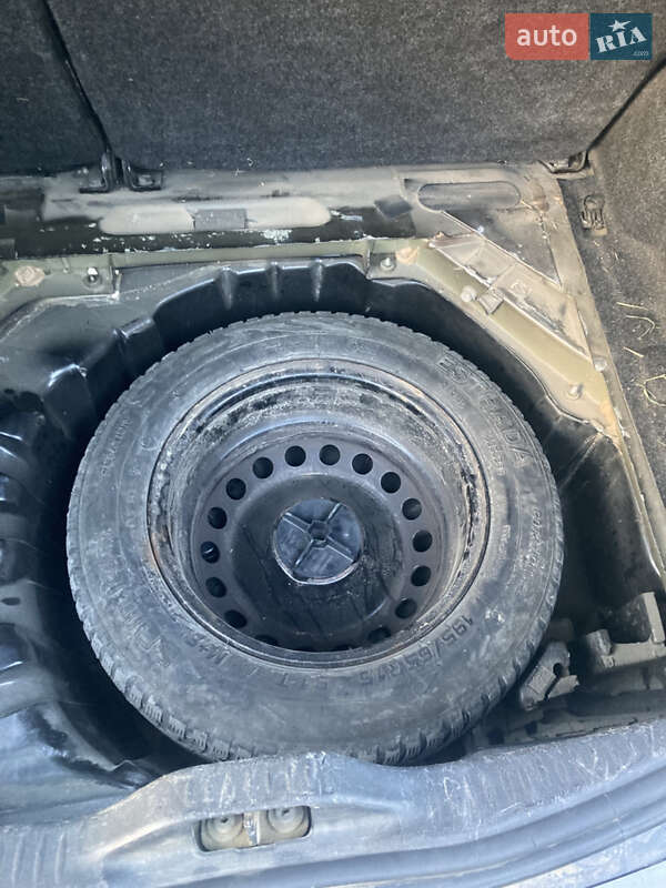 Хэтчбек Renault Megane 2004 в Кельменцах фото 7 Хэтчбек Renault Megane 2004 в Кельменцах