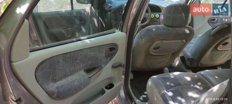Хэтчбек Renault Megane 2001 в Килии фото 4 Хэтчбек Renault Megane 2001 в Килии