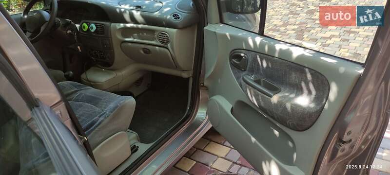 Хэтчбек Renault Megane 2001 в Килии фото 8 Хэтчбек Renault Megane 2001 в Килии