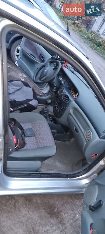 Хэтчбек Renault Megane 1996 в Каменском фото 4 Хэтчбек Renault Megane 1996 в Каменском