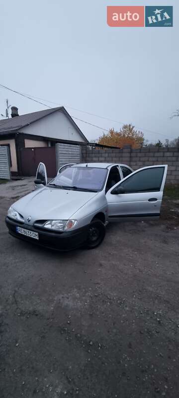Хэтчбек Renault Megane 1996 в Каменском фото 9 Хэтчбек Renault Megane 1996 в Каменском