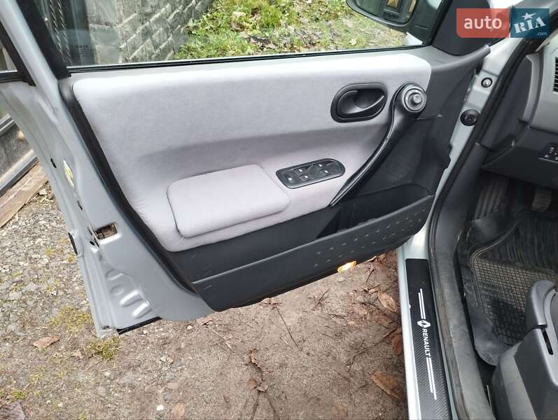 Хэтчбек Renault Megane 2003 в Радомышле фото 8 Хэтчбек Renault Megane 2003 в Радомышле