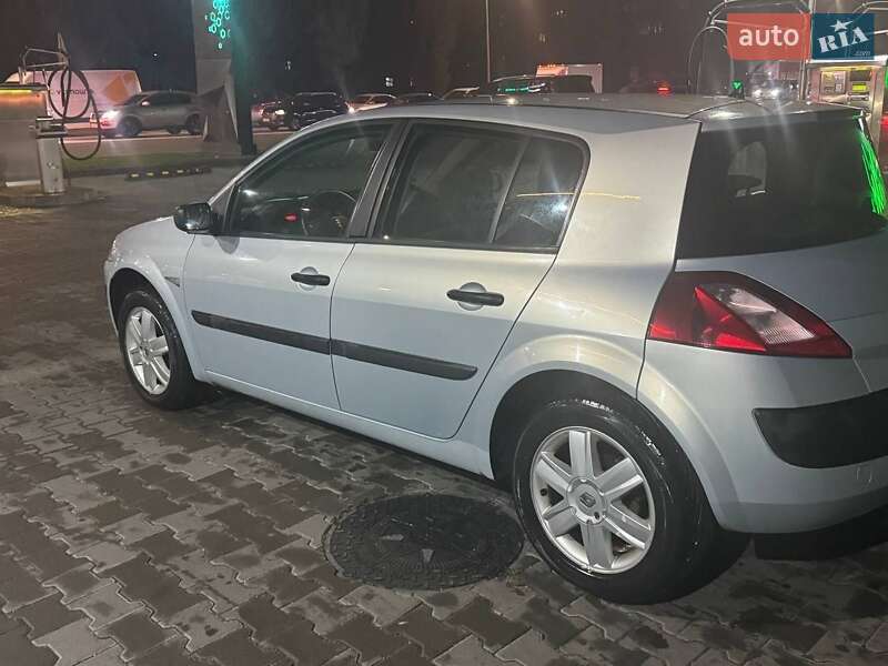 Хэтчбек Renault Megane 2002 в Вишневом