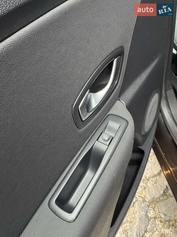 Хэтчбек Renault Megane 2010 в Ахтырке фото 19 Хэтчбек Renault Megane 2010 в Ахтырке