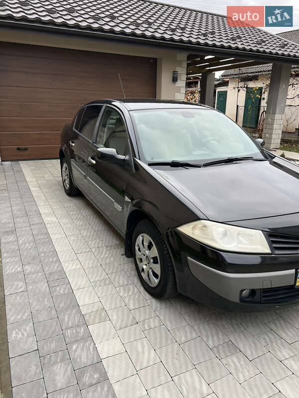 Седан Renault Megane 2006 в Сваляве