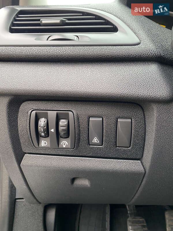 Универсал Renault Megane 2011 в Ровно фото 28 Универсал Renault Megane 2011 в Ровно