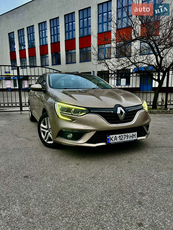 Седан Renault Megane 2018 в Киеве фото 5 Седан Renault Megane 2018 в Киеве