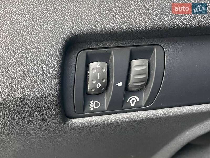 Седан Renault Megane 2005 в Киеве фото 22 Седан Renault Megane 2005 в Киеве