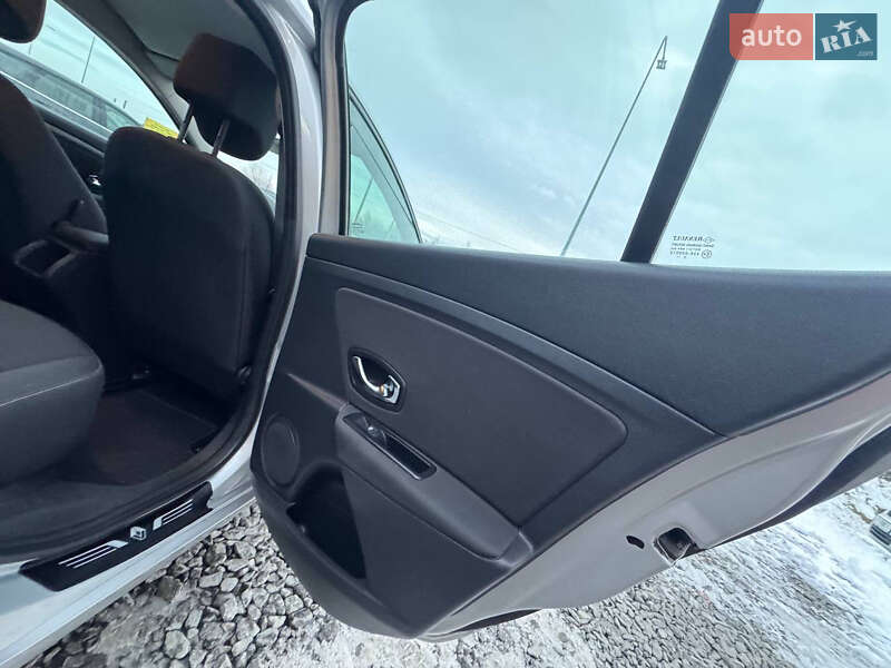 Хэтчбек Renault Megane 2013 в Стрые фото 32 Хэтчбек Renault Megane 2013 в Стрые