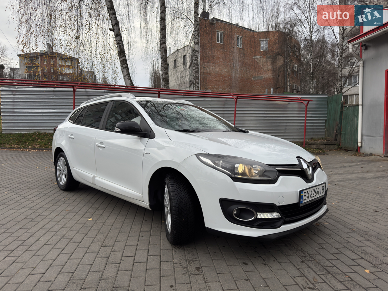 Продам свій автомобіль, який у 2021 році був пригнаний з Нідерландів!
У авто 1000% оригінальний пробіг!!!
- Авто експлуатувалось в Європі майже увесь час!
- БЕЗ ПІДФАРБУВАНЬ жодних елементів!
- Євро 6!
- Двигун, турбіна повний порядок!
Наразі повністю обслужена! За період експлуатації абсолютно нічого не ремонтувалось, окрім ходової та вчасно замінювалось масло! 
- В автомобілі працює кожна кнопочка та функція!
- В разі необхідності готовий до перевірки на СТО, за Ваші кошти.
- Торг можливий в розумних межах!
- В разі виникнення будь-яких питань, готовий надати відповідь в телефонному режимі, або при зустрічі.
Будь ласка телефонуйте, пишіть у Viber, WhatsApp, Telegram…
