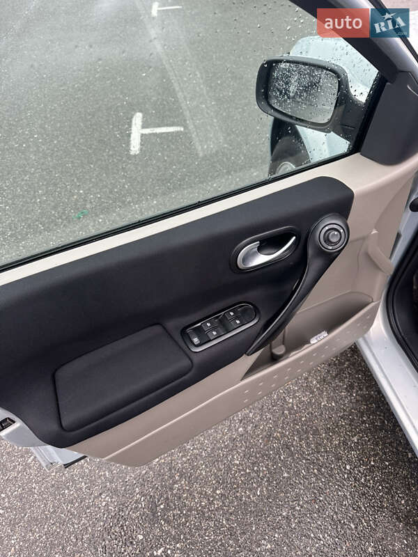 Седан Renault Megane 2004 в Киеве