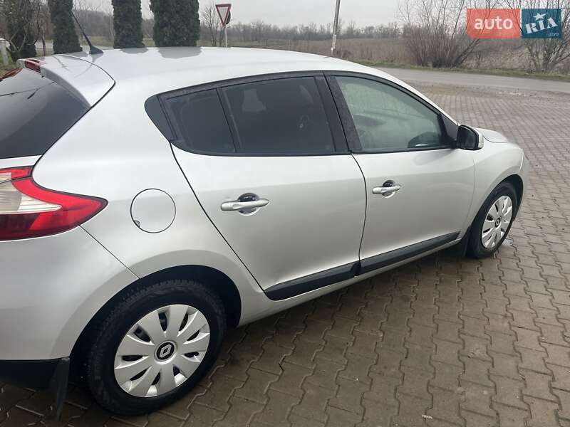 Хэтчбек Renault Megane 2010 в Горбовой фото 6 Хэтчбек Renault Megane 2010 в Горбовой