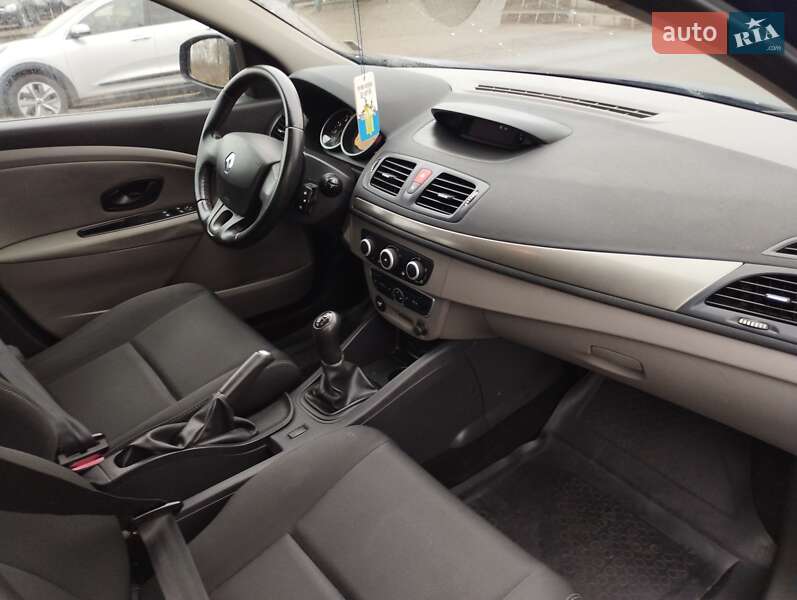 Универсал Renault Megane 2010 в Остроге фото 24 Универсал Renault Megane 2010 в Остроге