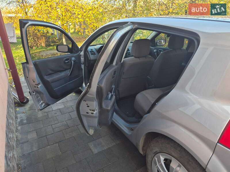 Хэтчбек Renault Megane 2005 в Дубно