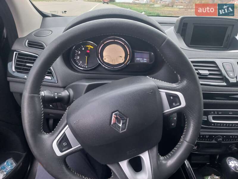 Хэтчбек Renault Megane 2011 в Ромнах