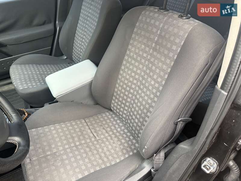 Седан Renault Megane 2007 в Шептицькому фото 16 Седан Renault Megane 2007 в Шептицькому