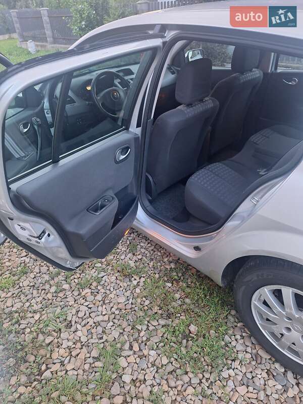 Хетчбек Renault Megane 2005 в Калуші фото 10 Хетчбек Renault Megane 2005 в Калуші