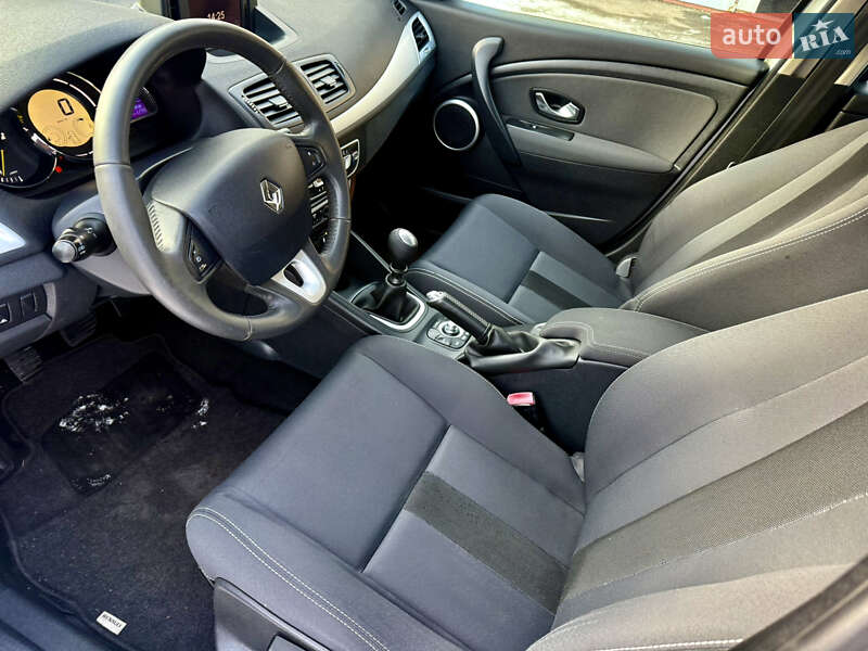 Универсал Renault Megane 2011 в Ровно фото 13 Универсал Renault Megane 2011 в Ровно