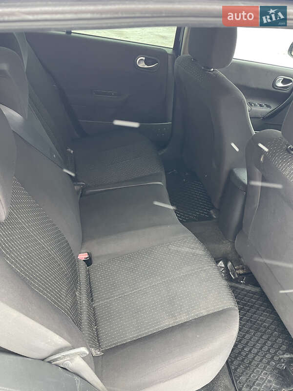 Хэтчбек Renault Megane 2004 в Каменском фото 29 Хэтчбек Renault Megane 2004 в Каменском