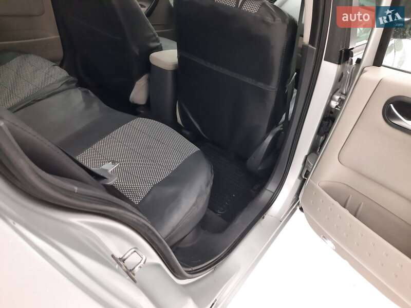 Седан Renault Megane 2006 в Лубнах