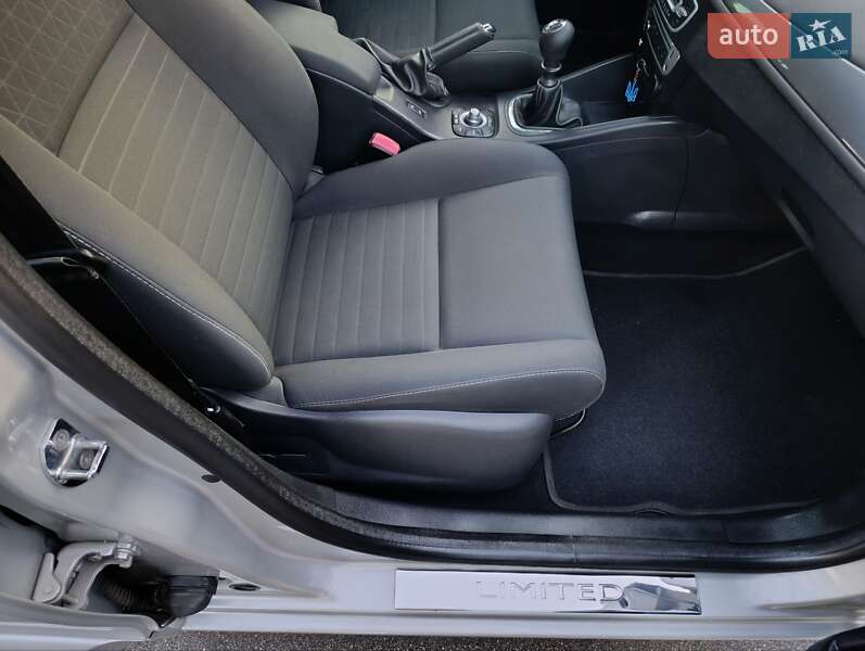 Универсал Renault Megane 2016 в Киеве фото 34 Универсал Renault Megane 2016 в Киеве