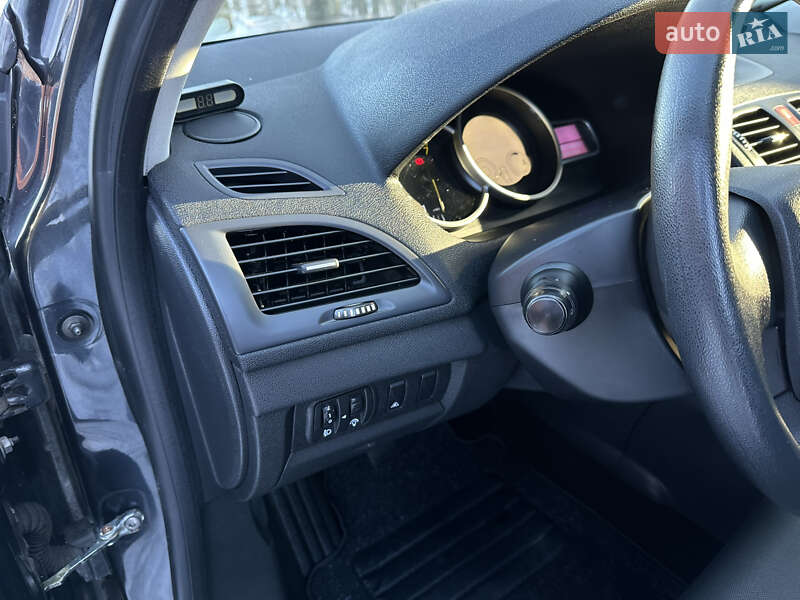 Хэтчбек Renault Megane 2009 в Луцке фото 37 Хэтчбек Renault Megane 2009 в Луцке