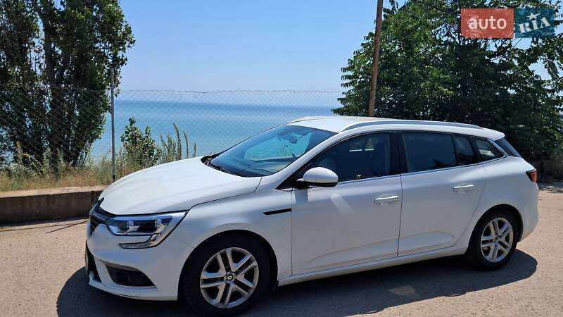 Универсал Renault Megane 2017 в Вишневом