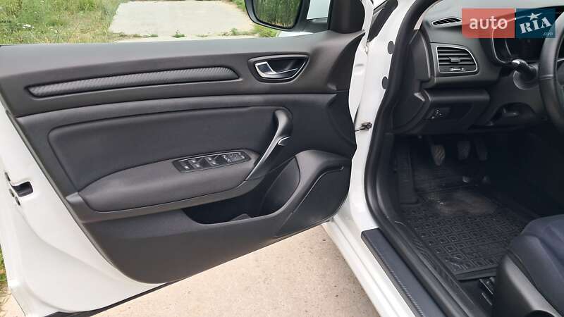 Универсал Renault Megane 2017 в Вишневом