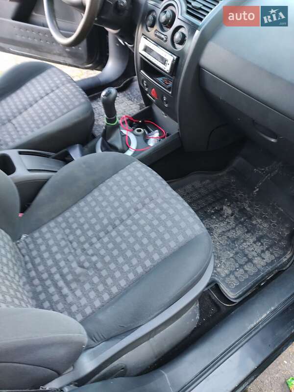 Седан Renault Megane 2006 в Остроге
