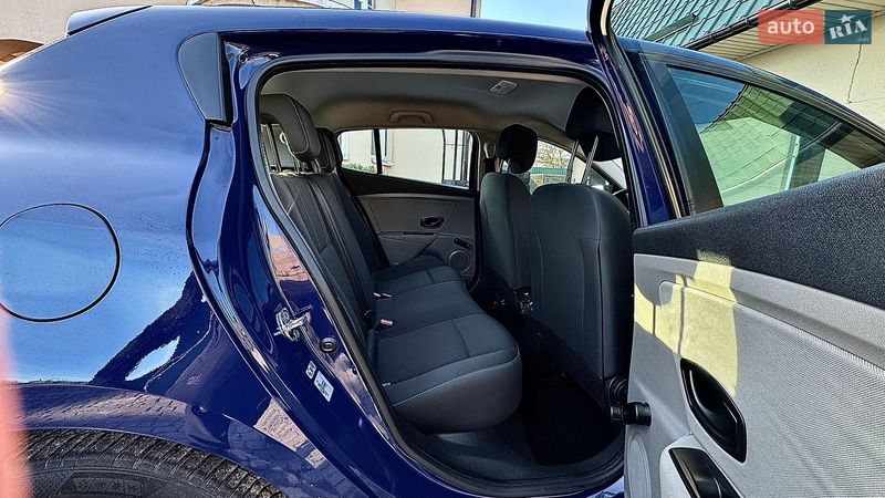 Хэтчбек Renault Megane 2012 в Хороле фото 27 Хэтчбек Renault Megane 2012 в Хороле