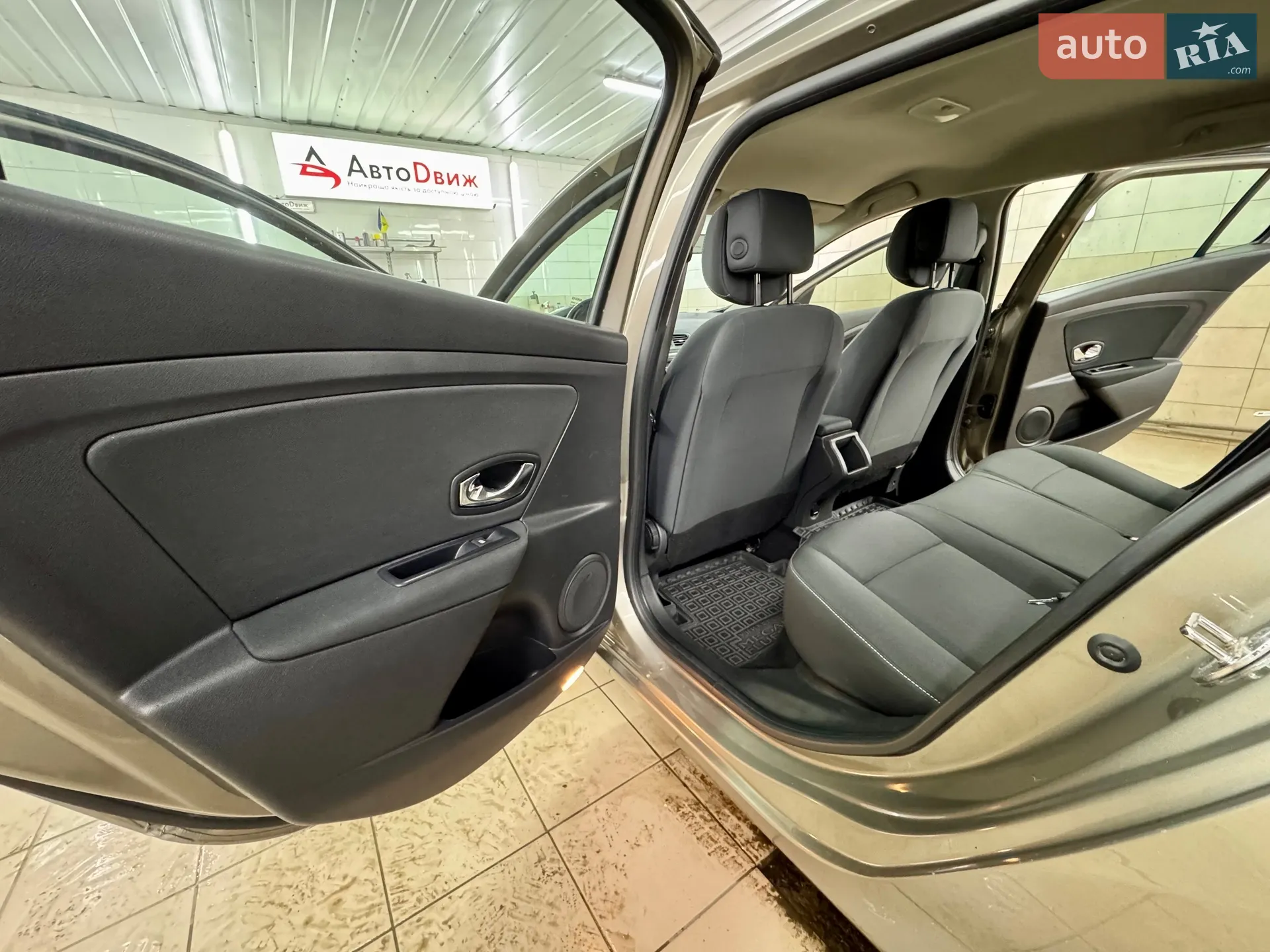 2012 Renault Megane - мініатюра 27