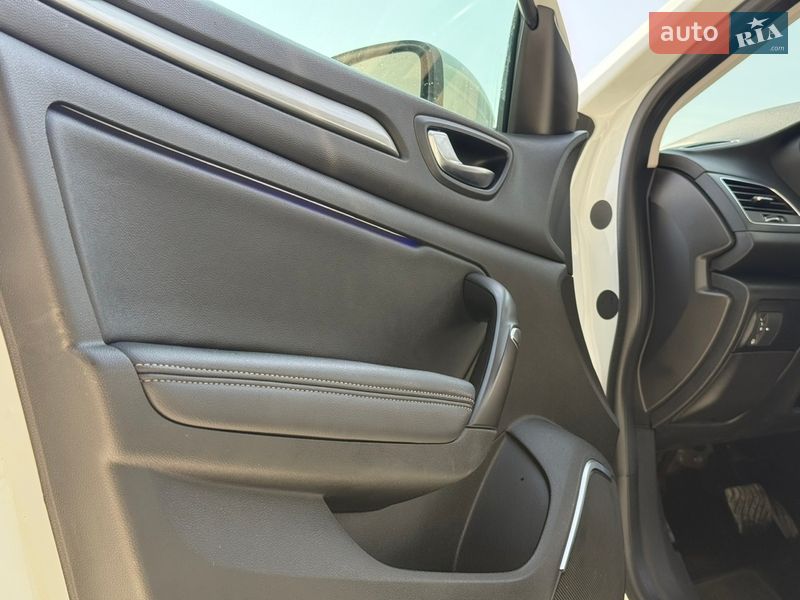 Универсал Renault Megane 2019 в Броварах фото 47 Универсал Renault Megane 2019 в Броварах