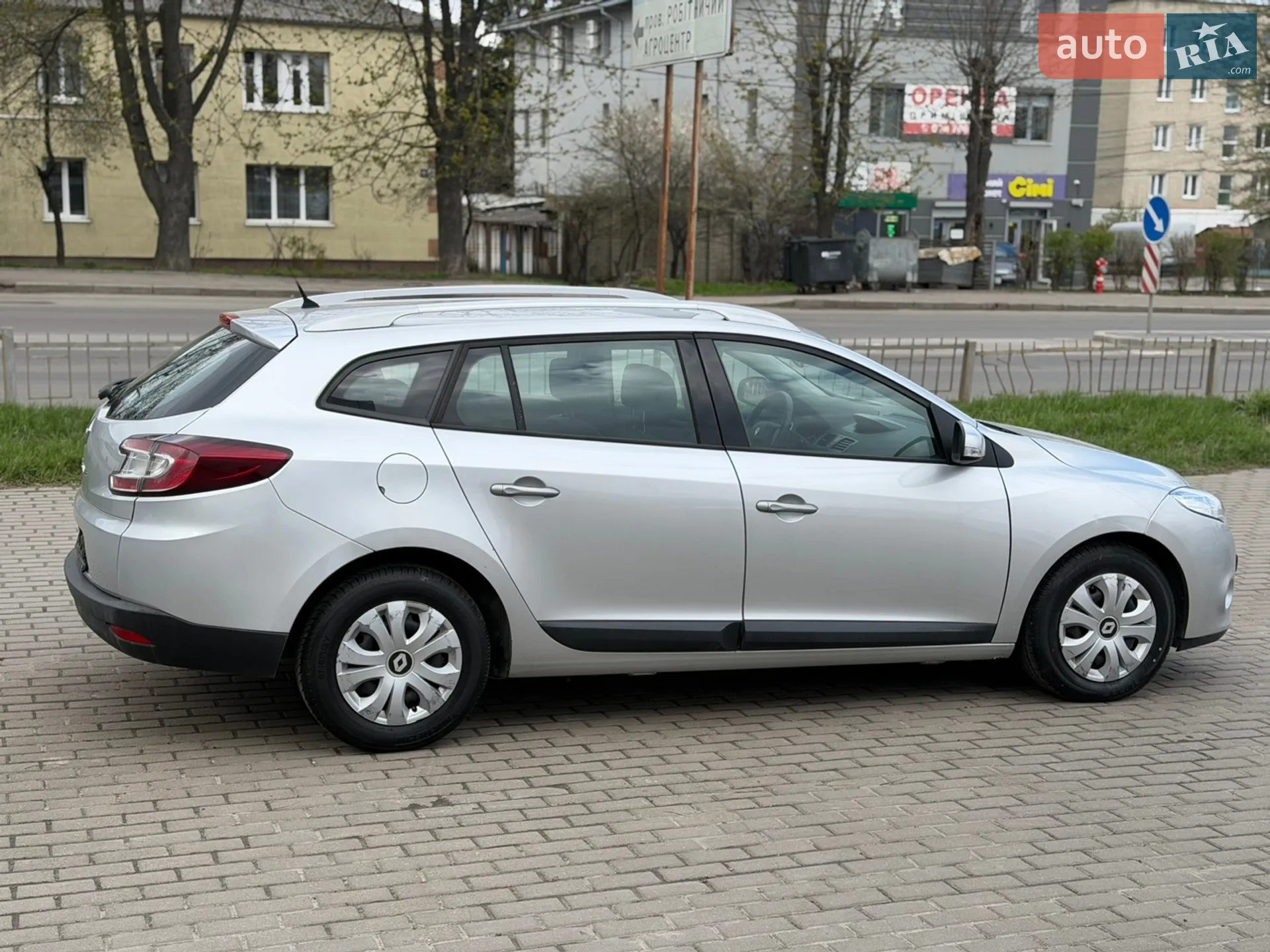 2010 Renault Megane - мініатюра 11