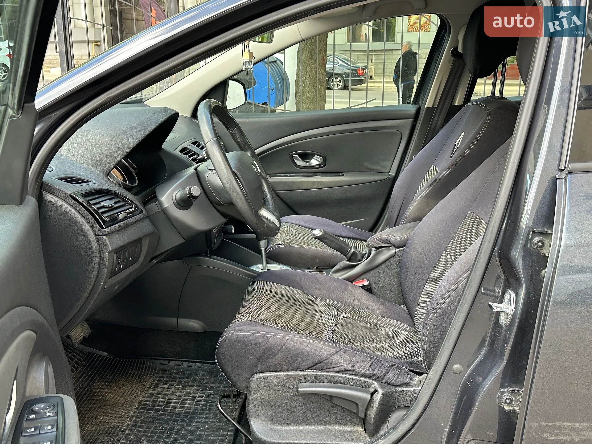 2011 Renault Megane - мініатюра 38