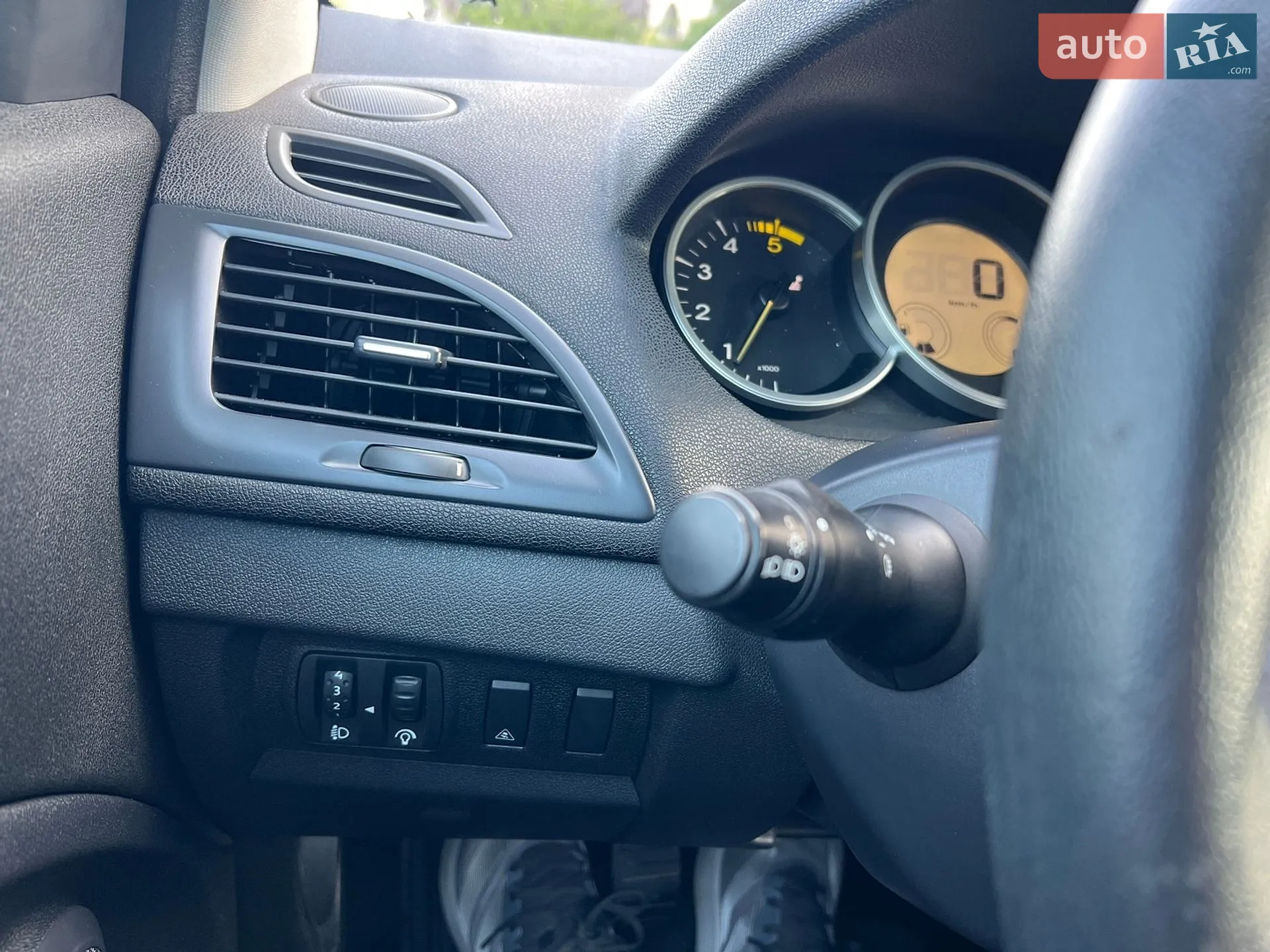 2010 Renault Megane - мініатюра 25
