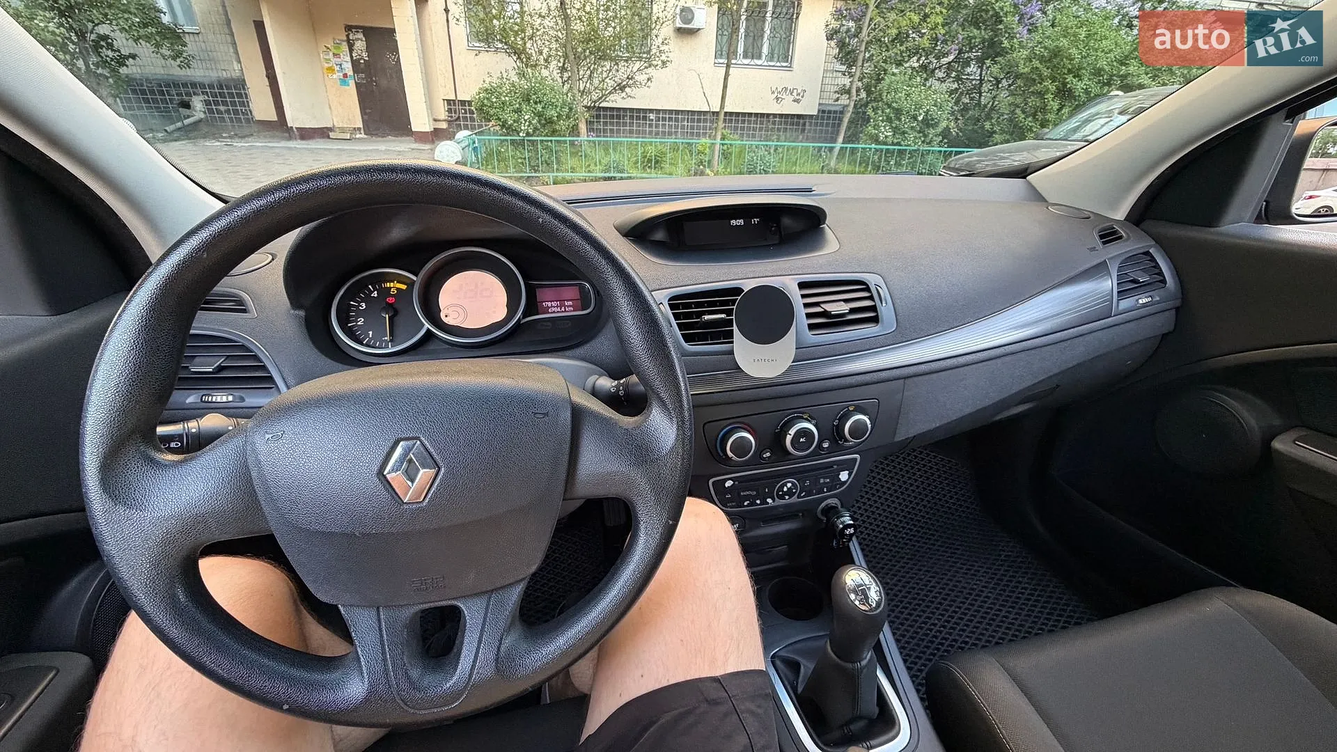 2010 Renault Megane - мініатюра 8