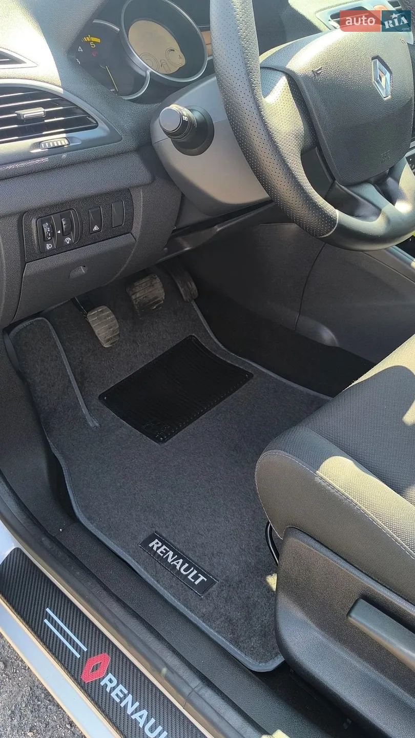 2011 Renault Megane - мініатюра 30
