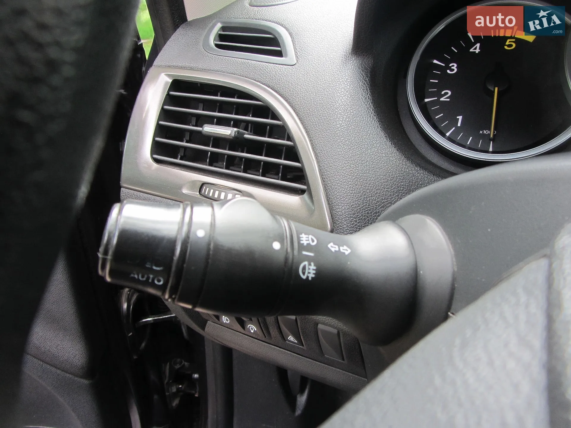 2012 Renault Megane - мініатюра 25